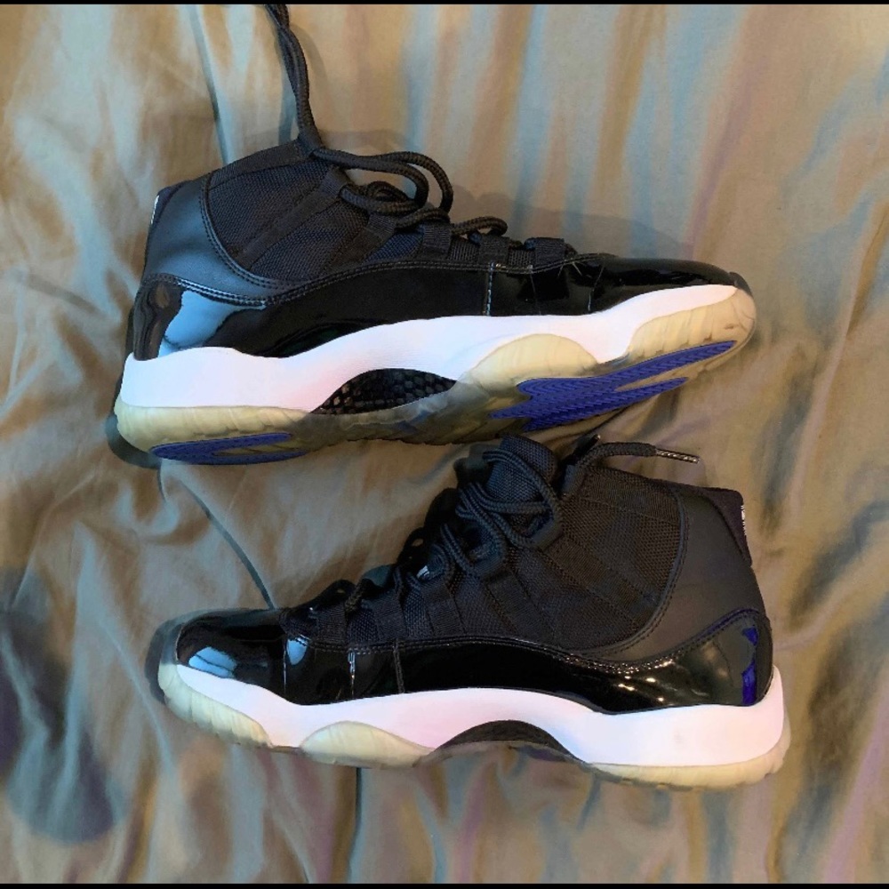 Jordan 11 Space Jams (2009)